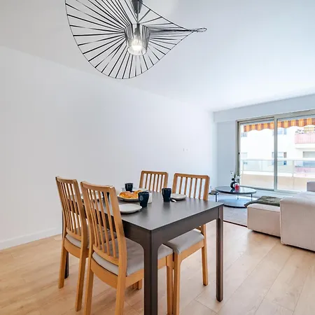 Near Old Town And Fully Renovated Apartment