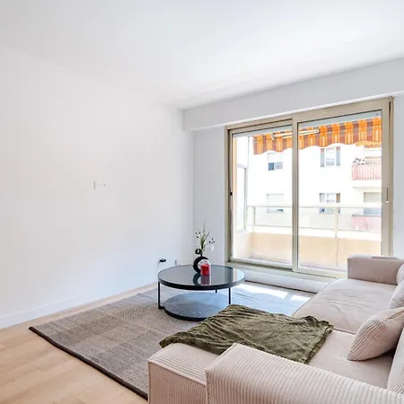Near Old Town And Fully Renovated